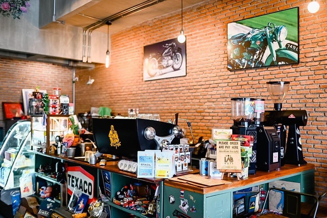 Labkoff Cafe And Hostel Канчанабури Экстерьер фото