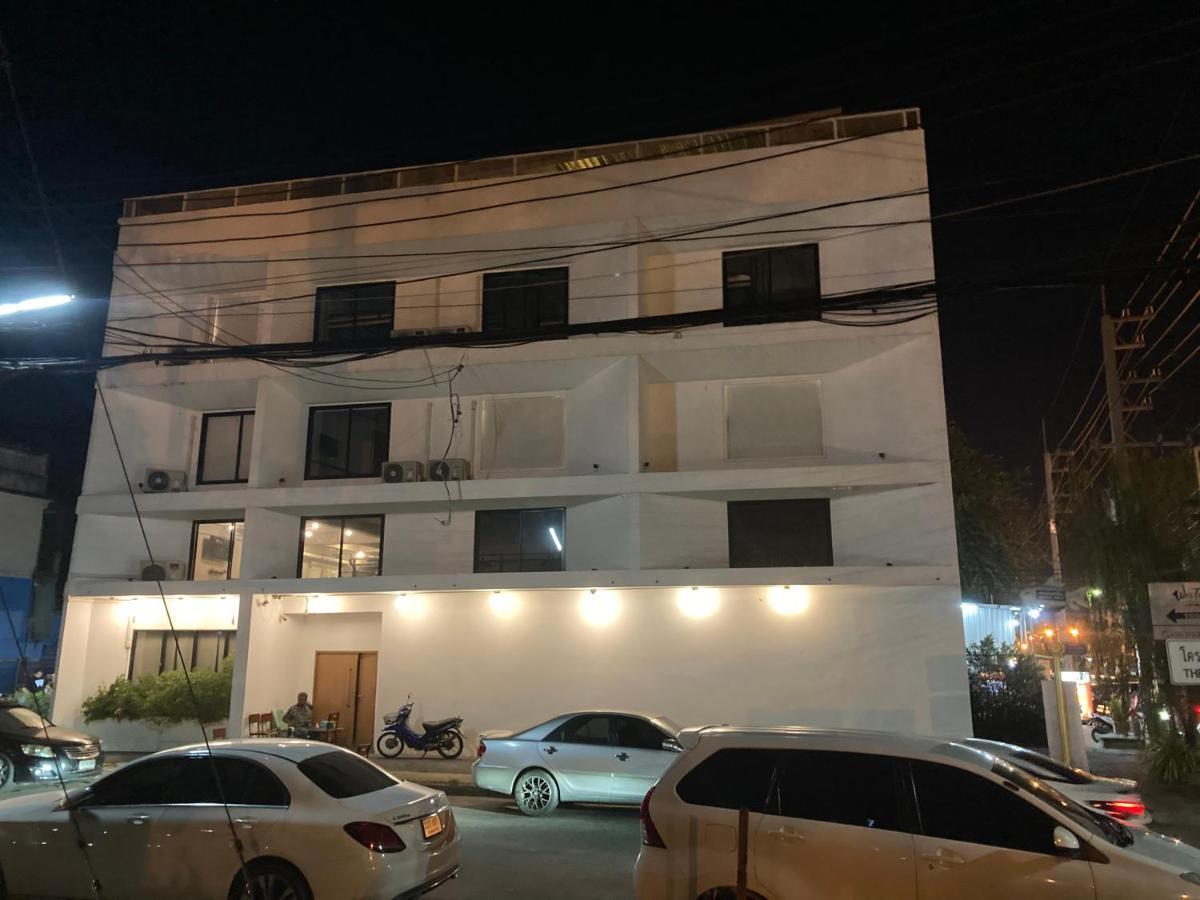 Labkoff Cafe And Hostel Канчанабури Экстерьер фото